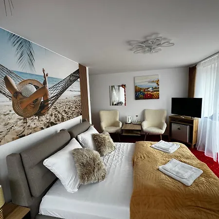 Butik 350m Od Plazy فندق أوسترونيه مورسكية